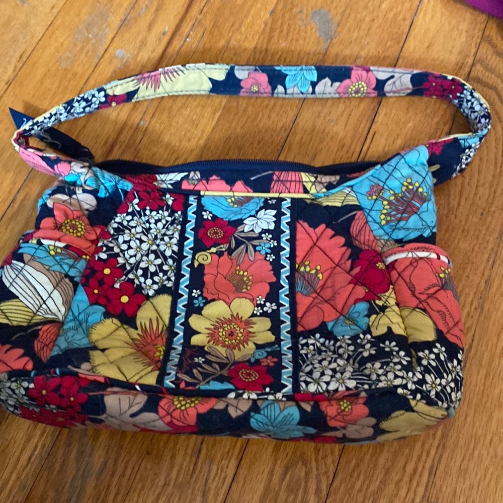 Small Vera Bradley purse - beautiful flower pattern